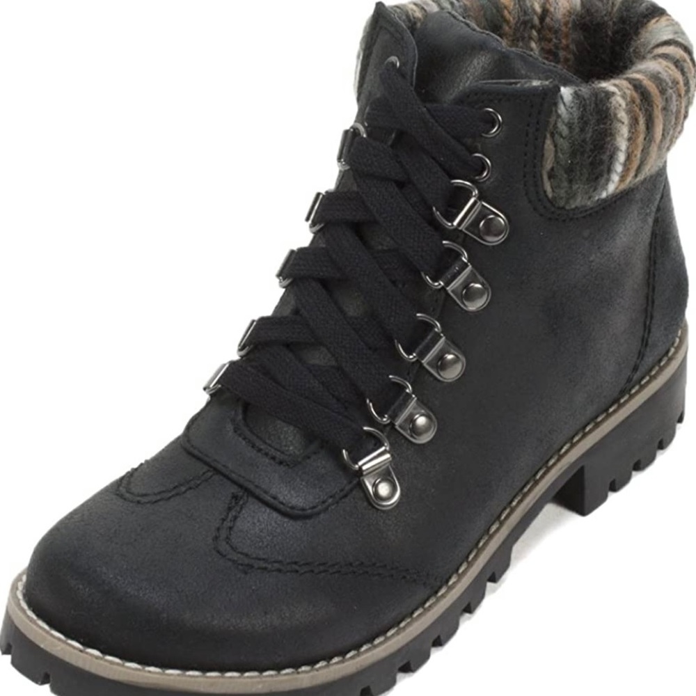 NWOT Cliff lace up boots